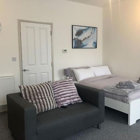 Newly Renovated Modern Studio Apartment Penzance Exteriör bild
