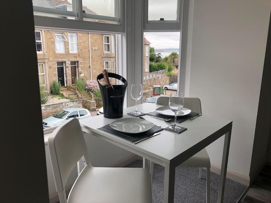 Newly Renovated Modern Studio Apartment Penzance Exteriör bild