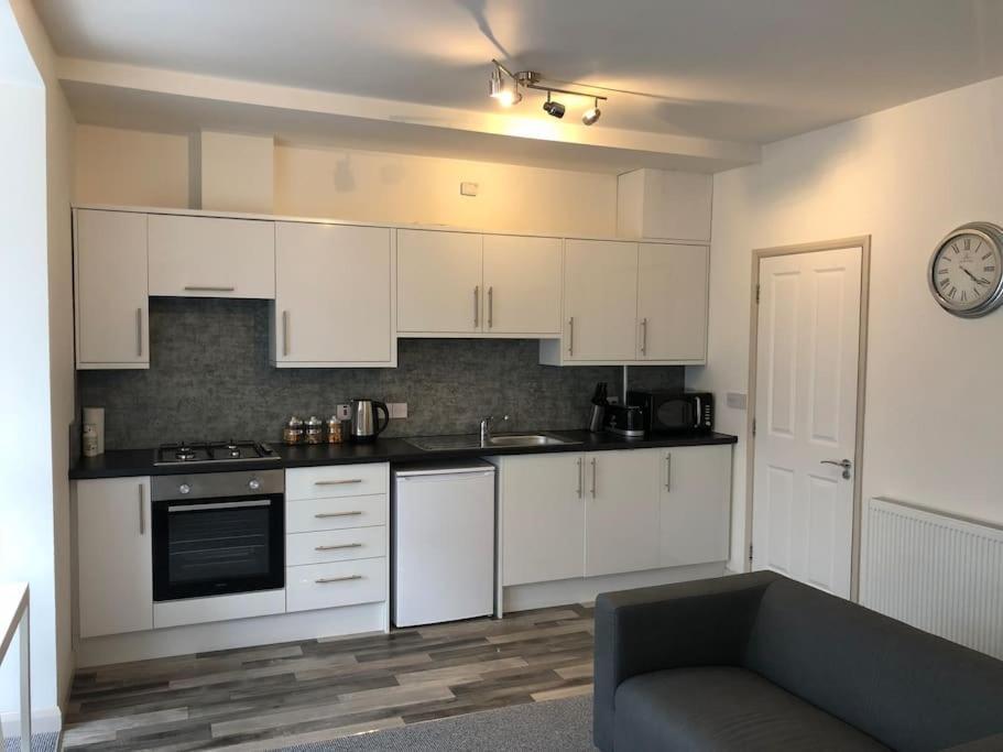 Newly Renovated Modern Studio Apartment Penzance Exteriör bild